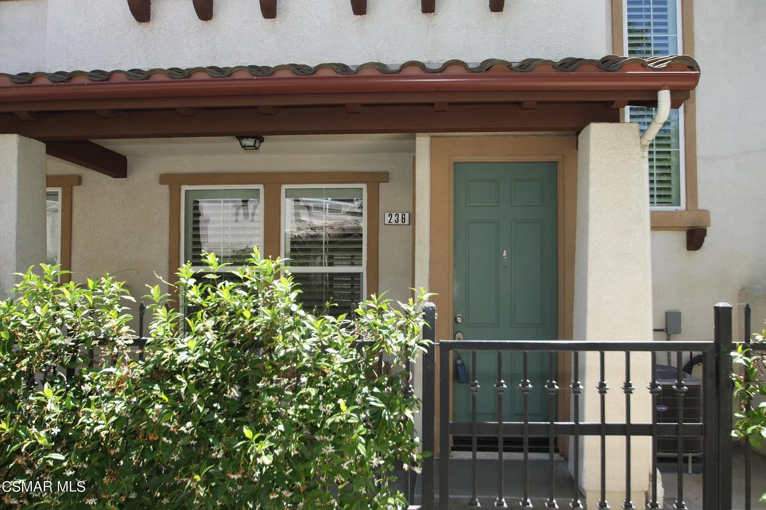 3 bed, 2.5 bath, 1597 sqft, $4,000 — Photo 1