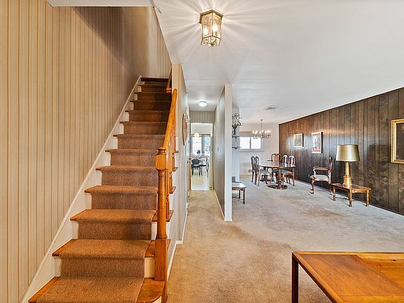 3rd image of 7211 Avenue