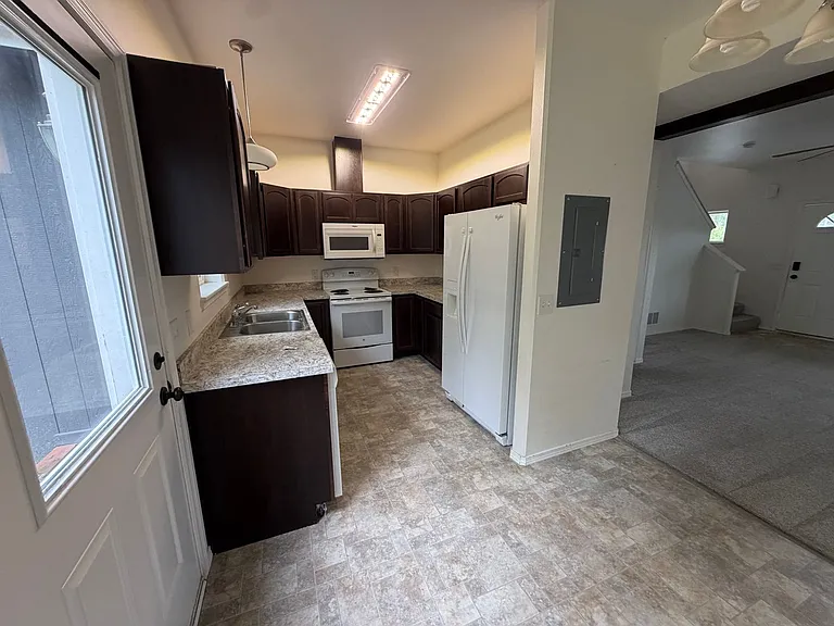 1777 N Nina Cir — Photo 2