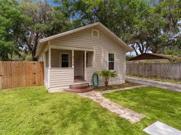 2304 Edgewater Ave, Leesburg, FL 34748