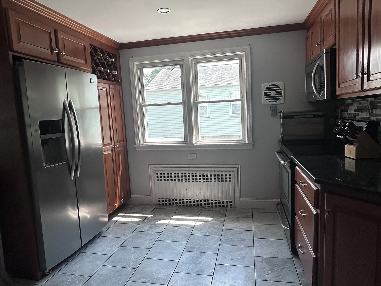 3 bed, 1.5 bath, 1147 sqft, $3,000 — Photo 3