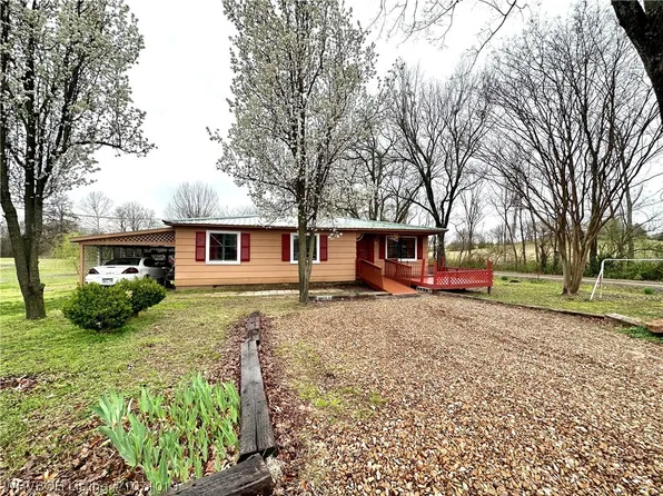 1702 Barnes St, Pocola, OK 74902