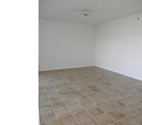 5th image of 2811 Citrus Lake Dr APT 101