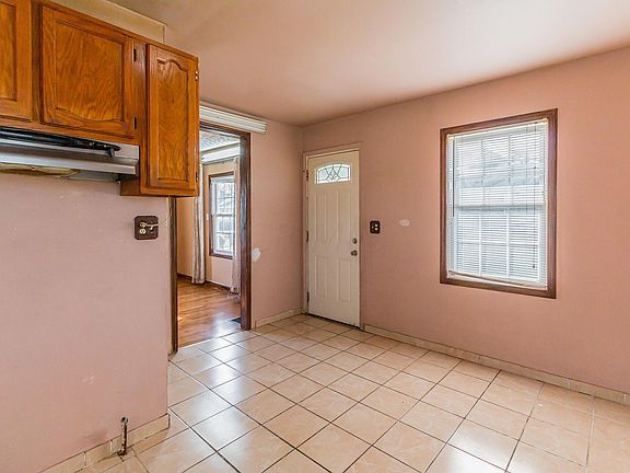 3rd image of 2287 Jefferson Ave