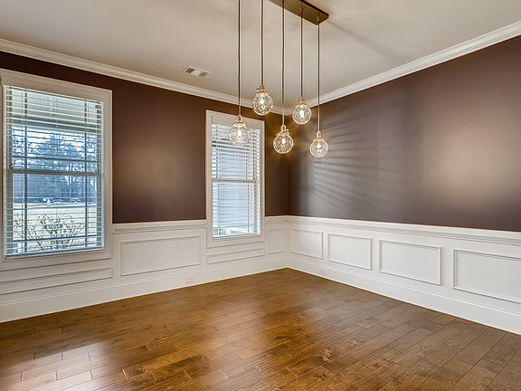 5th image of 315 Discovery Lake Dr