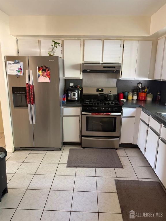 36 Netherwood Cir, Edison, NJ - More