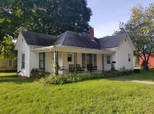 628 S Main St, Moweaqua, IL 62550