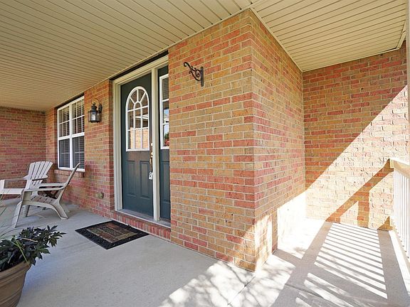 2nd image of 6804 Grimsby Ln