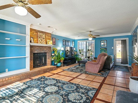 3rd image of 6104 Lessa Ln