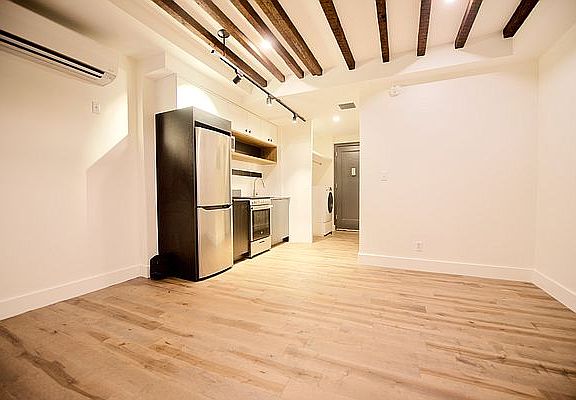 3rd image of 152 W 49th St #C2