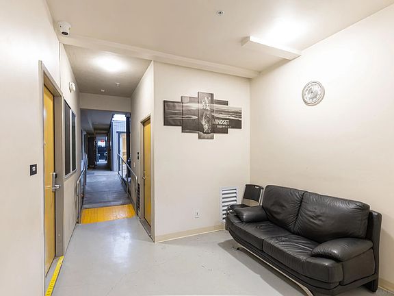 5th image of 4017 42nd St