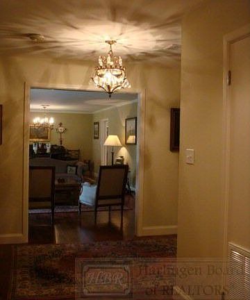 3rd image of 109 Brentwood Ave