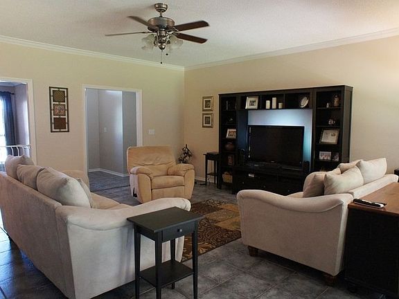 3rd image of 215 Windridge Dr