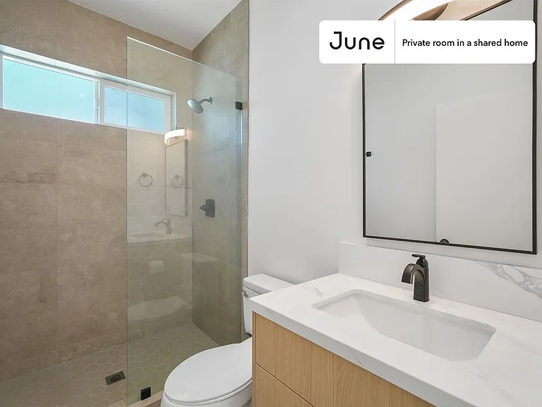 1321 N June St #C — Photo 10