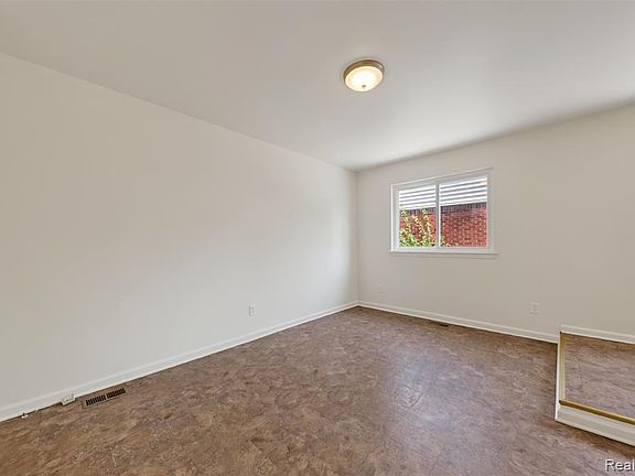 5th image of 34624 Michelle Dr