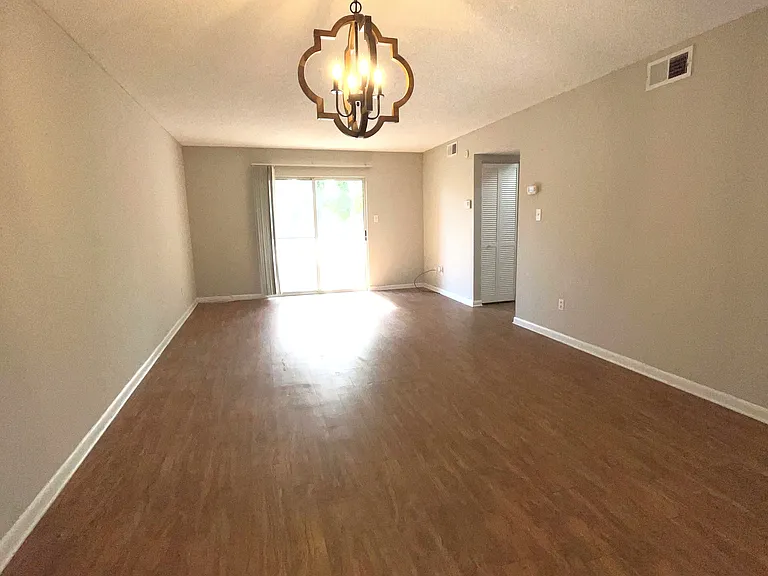 Oak Terrace Apartments — Photo 47