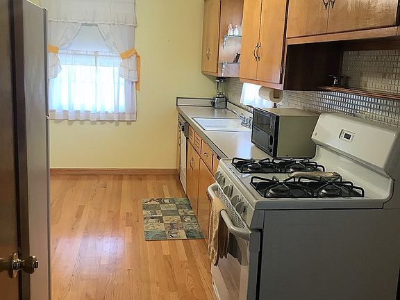 5th image of 7530 Kolmar Ave