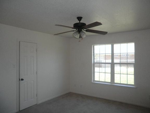 3rd image of 1510 Searcy Dr