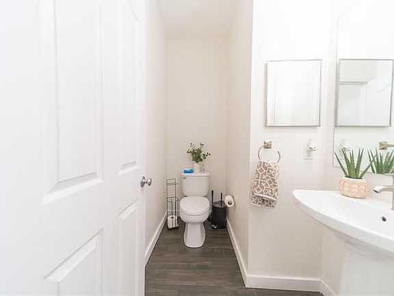 3rd image of 6133 Metrowest Blvd Unit 105