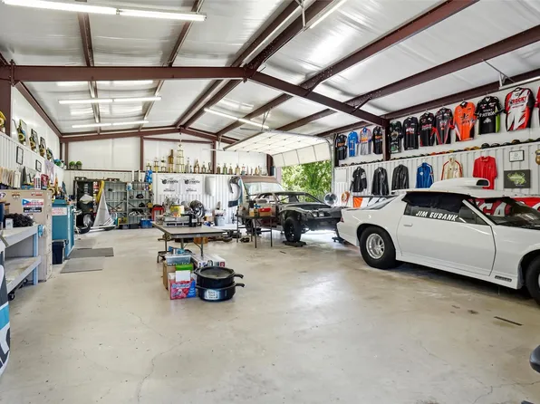 8983 W Odneal Rd, Krum, TX 76249