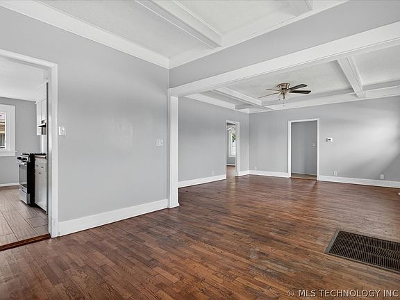 5th image of 300 S Creek Ave