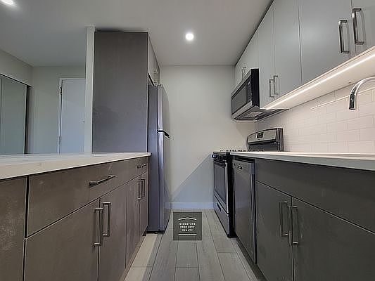 3rd image of 829 Greenwood Ave APT 6S
