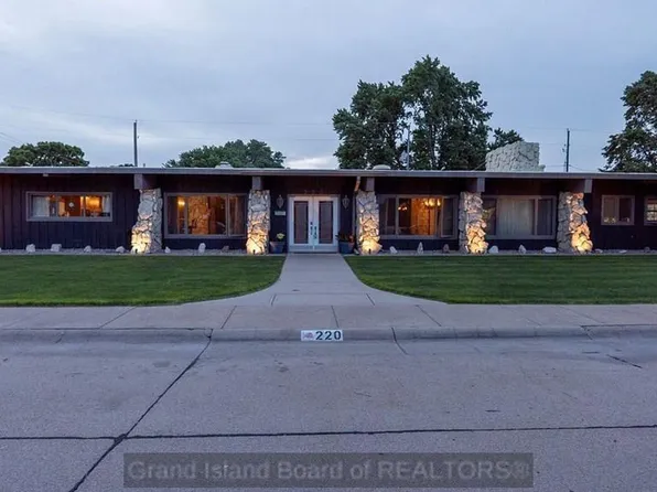220 W 23rd St, Grand Island, NE 68801