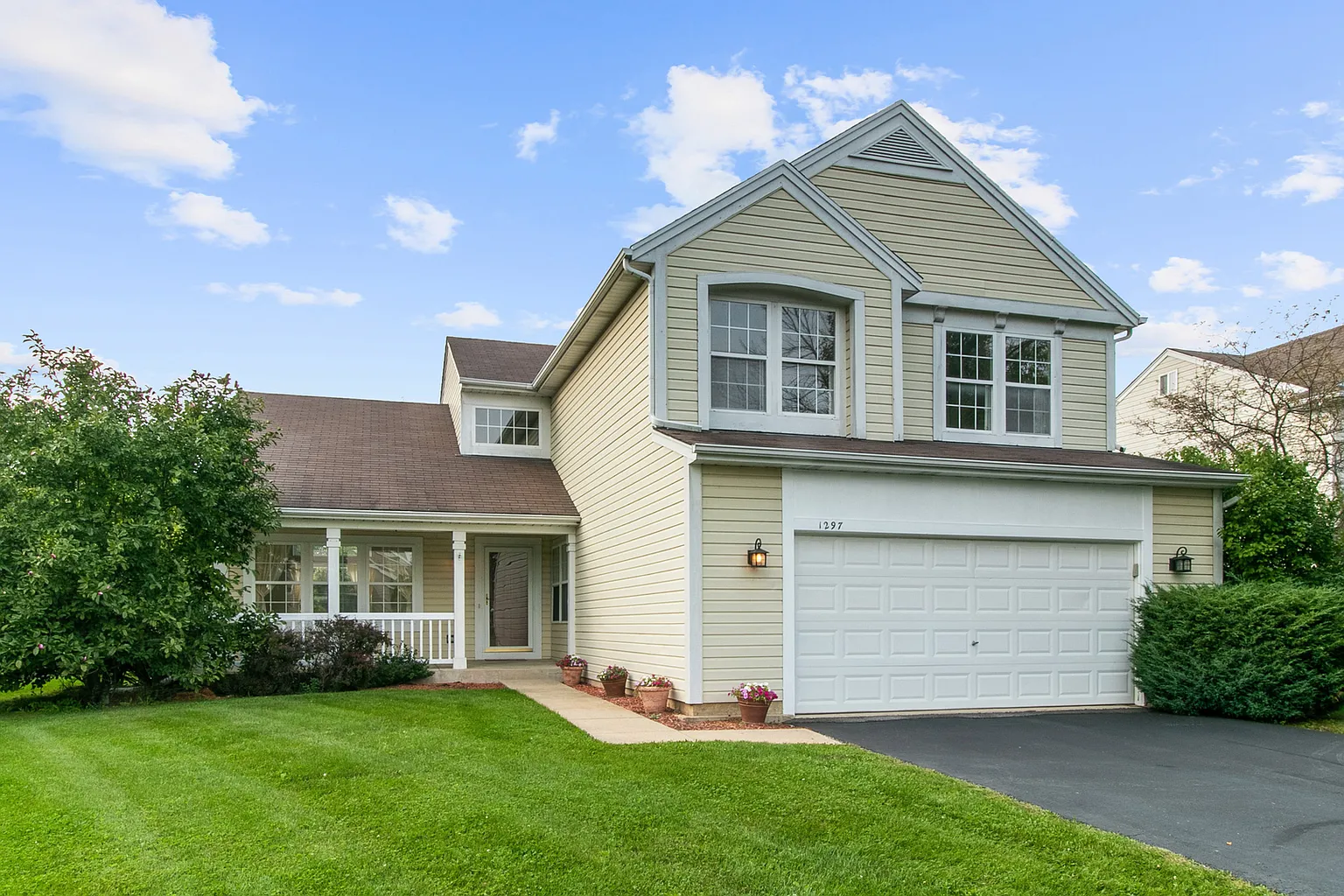 1297 Mayfair Ln photo 1