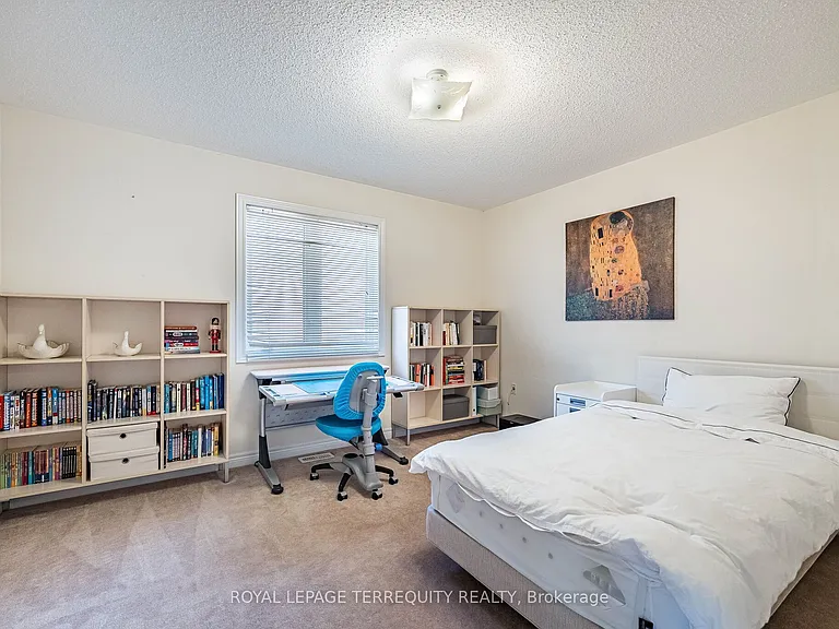 3926 Candlelight Dr — Photo 47