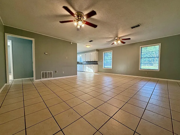10514 FM 1650 — Photo 4