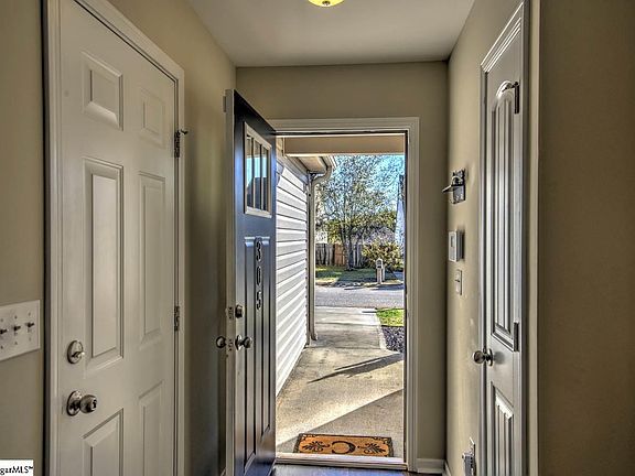 4th image of 305 Glenlea Ln