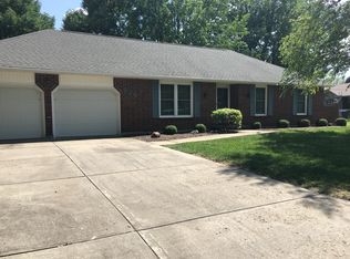 626 Crestwood Dr, Marshall, MO 65340