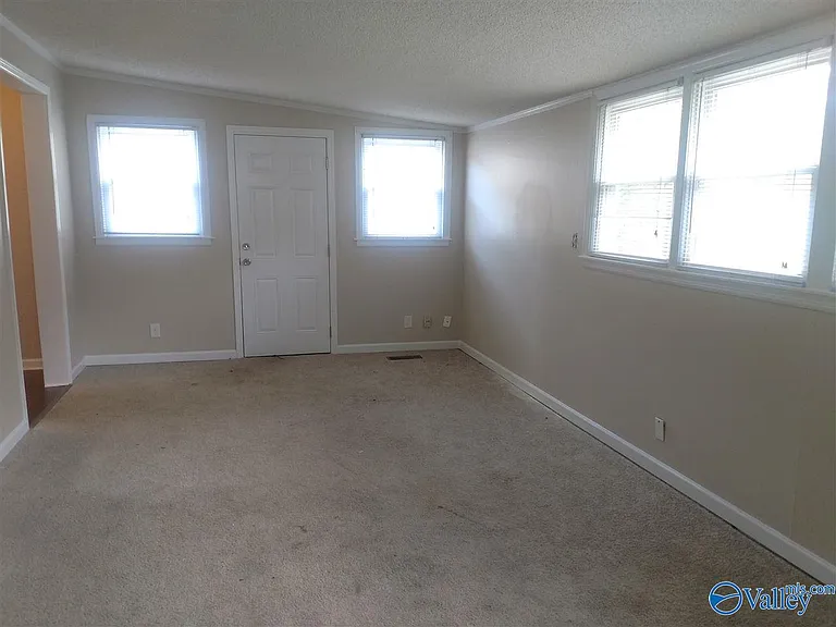 2035 Vanderbilt Dr SW — Photo 8
