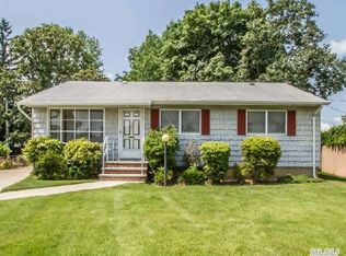 741 Craft Ct, Franklin Square, NY 11010