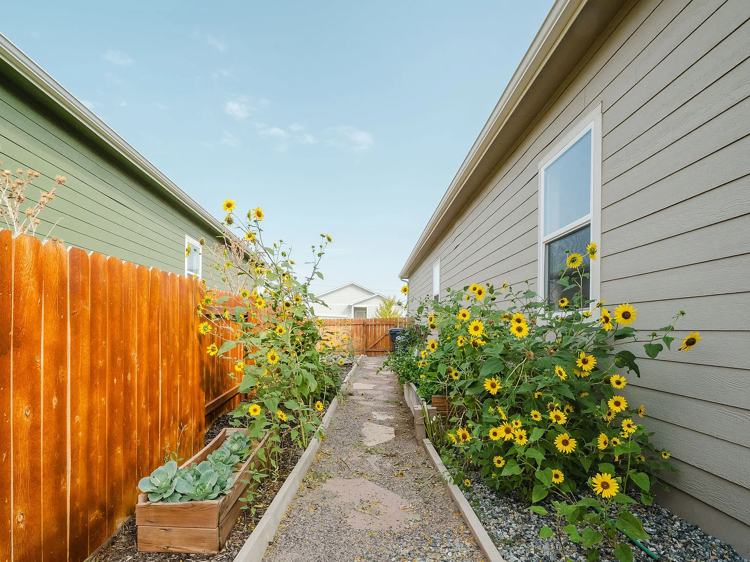 3 bed, 1472 sqft, $2,575 — Photo 4