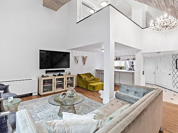 5th image of 205 E 16th St APT 3E