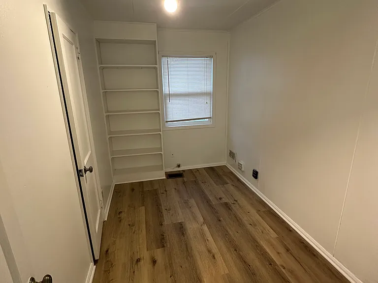 1007 E Michigan Ave — Photo 9