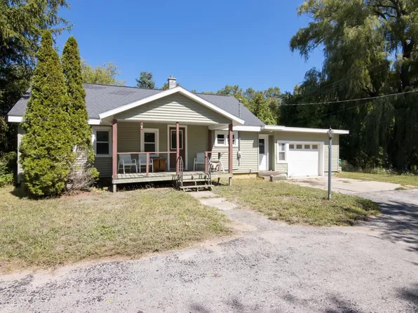 9889 E Cherry Bend Rd, Traverse City, MI 49684