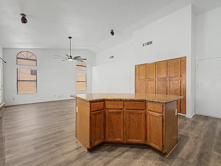 3103 N Meadow Ln — Photo 17