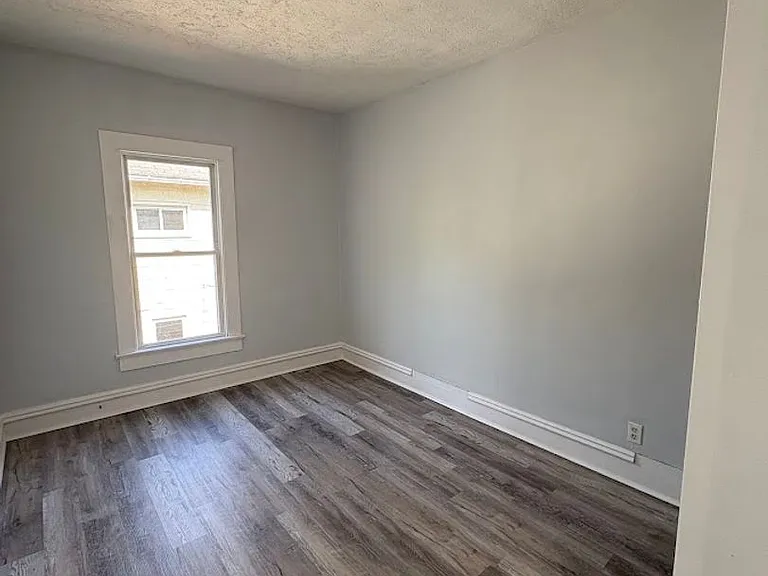 656 Kling St — Photo 12