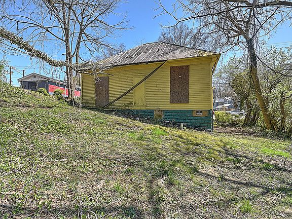 5th image of 464 Oakview Ave
