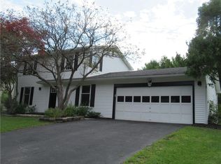 19 Black Mallard Cir, Fairport, NY 14450