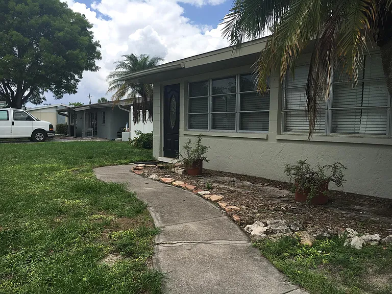 1451 Davis Dr — Photo 2