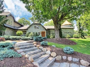 250 Lake Cove Ct, Bratenahl, OH 44108