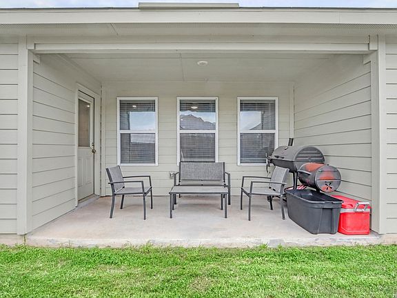 3rd image of 3200 Broad View