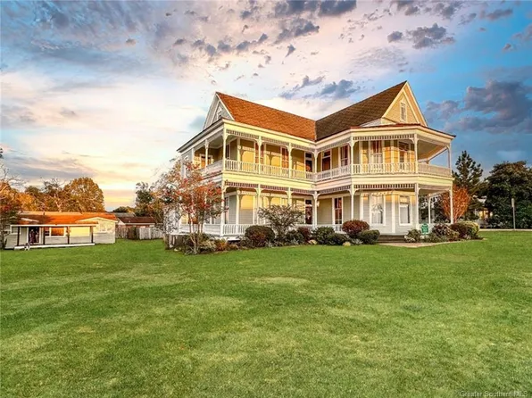 203 S 1st St, Leesville, LA 71446