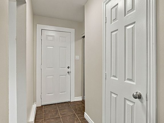5th image of 625 Griffith St #29