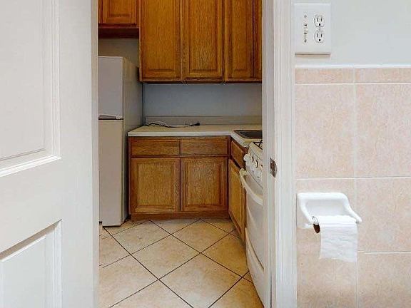 4th image of 317 W 104th St #3R1