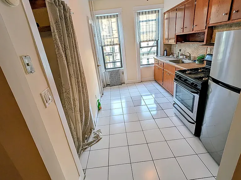 1876 Madison St #2R — Photo 1