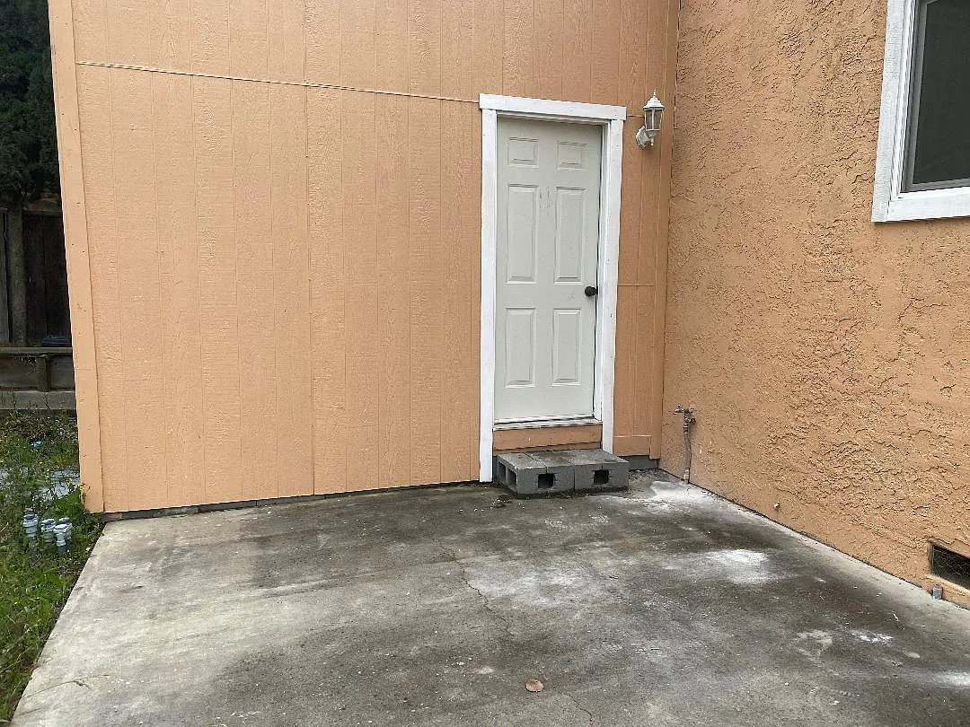 2 bed, 900 sqft, $2,200 — Photo 3